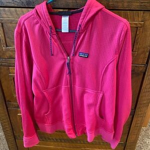 Bright fuchsia Patagonia fleece lined hoodie
